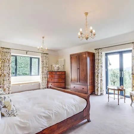 Bowness-on-windermere Sleeps 10 With Wifi