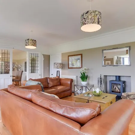 Bowness-on-windermere Sleeps 10 With Wifi Villa Bowness-on-Windermere