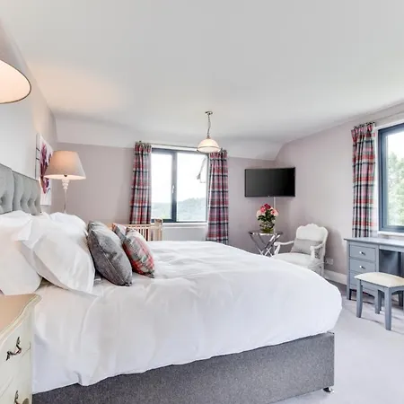 Bowness-on-windermere Sleeps 10 With Wifi *