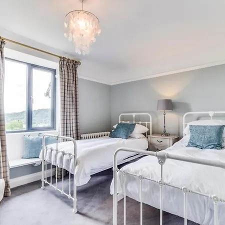 Villa Bowness-on-windermere Sleeps 10 With Wifi